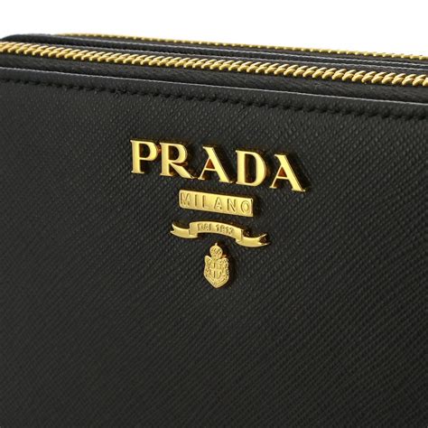 prada bag logo.